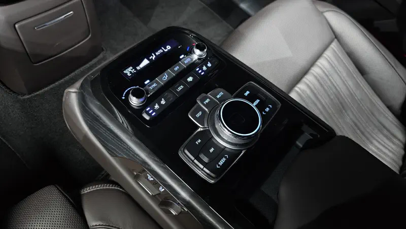 Genesis G90