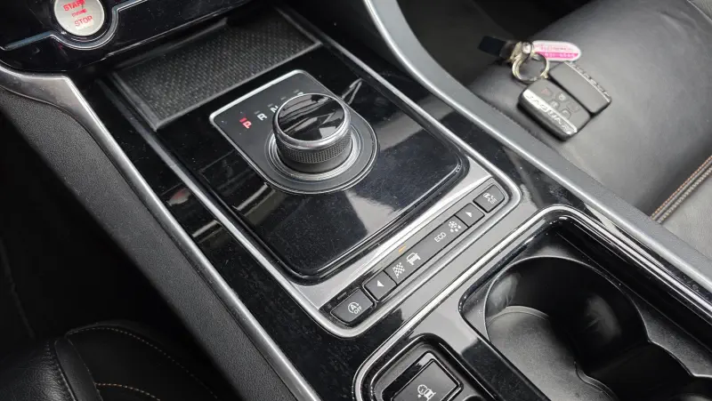 Jaguar XE