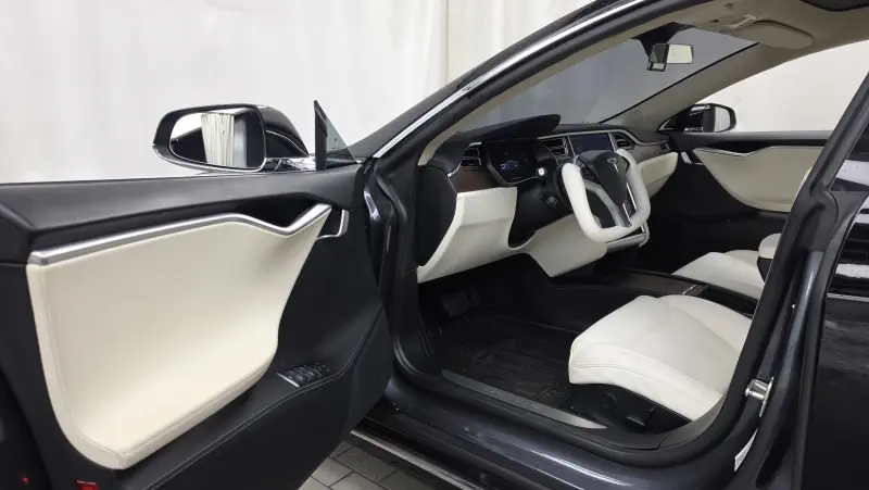 Tesla MODEL S
