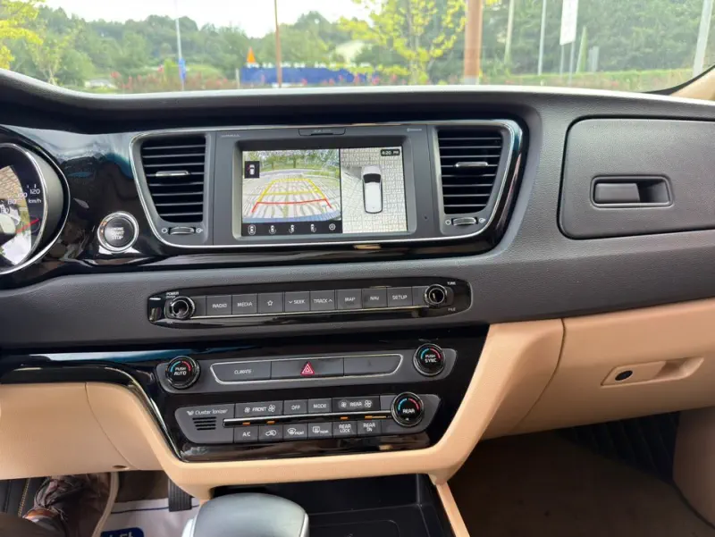 Kia Carnival