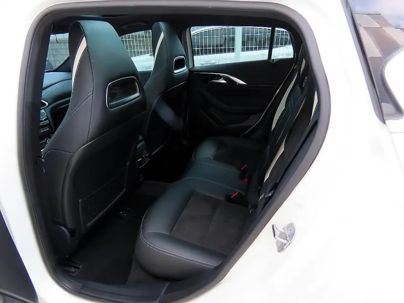 Infiniti Q30