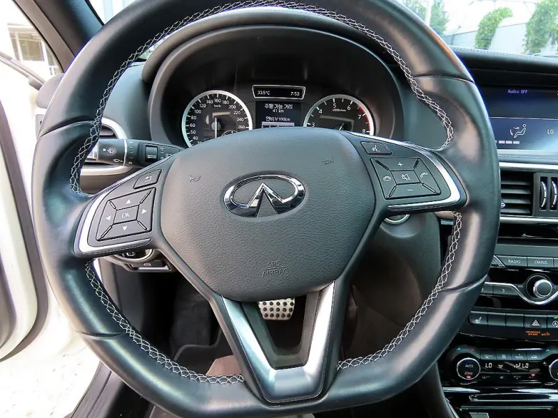 Infiniti Q30