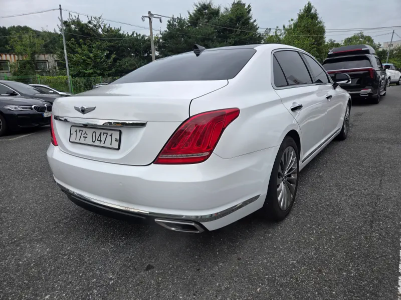Genesis EQ900
