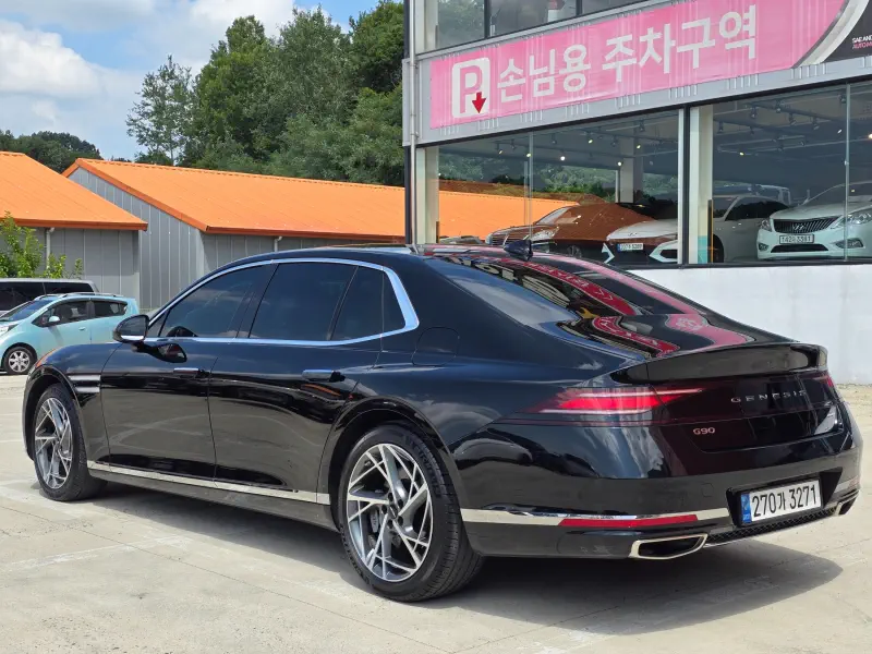 Genesis G90