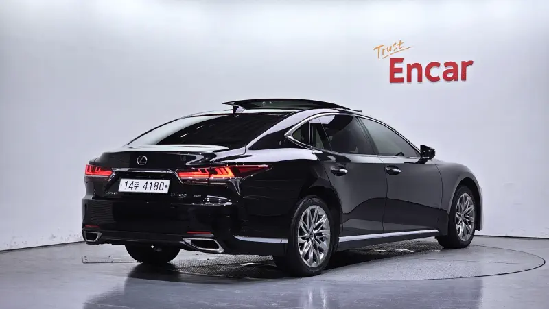 Lexus LS