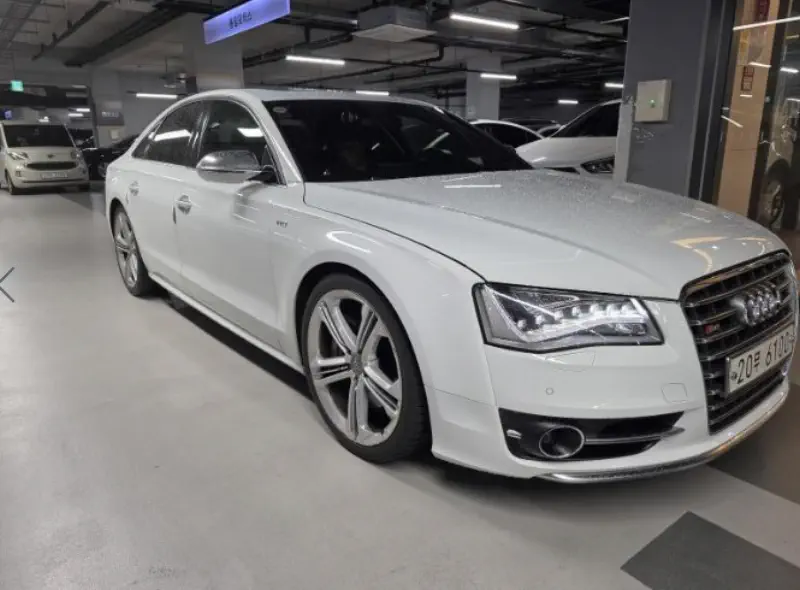 Audi S8
