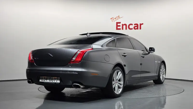 Jaguar XJ