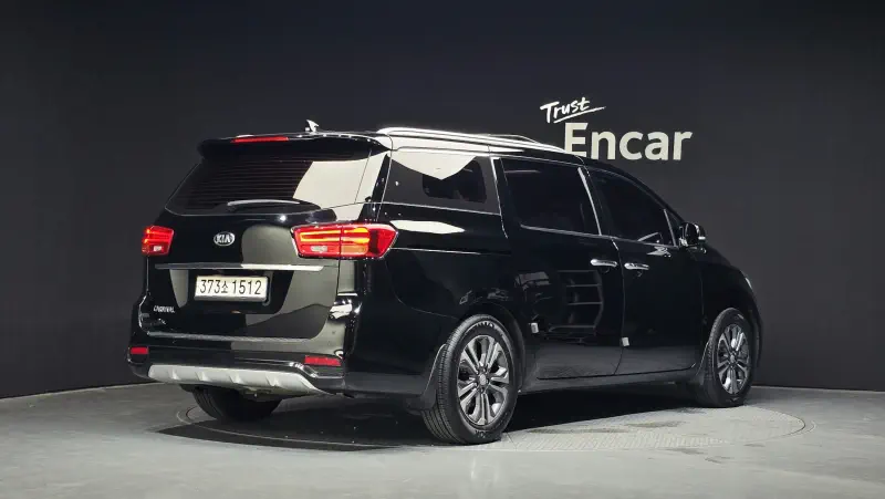 Kia Carnival 2019 - фото 2