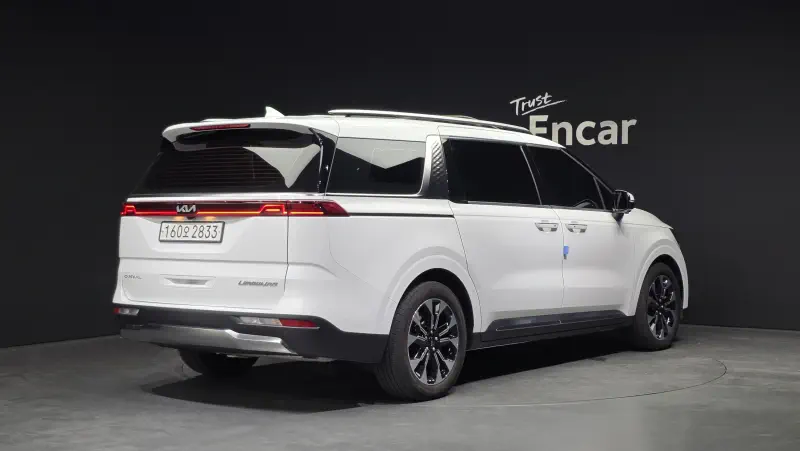 Kia Carnival 2022 - фото 2