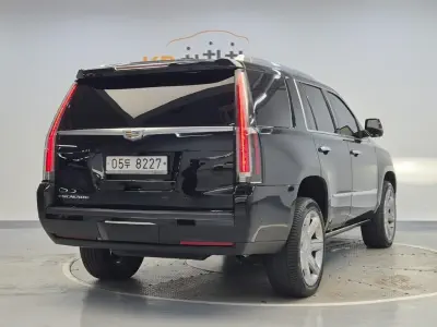 Cadillac Escalade 2017, 6.2 л, 91 329 км — купить с аукциона Кореи - 3