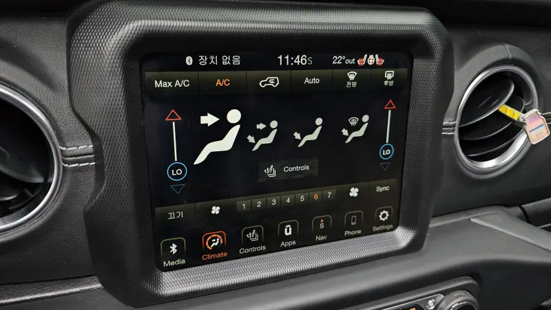 Jeep Wrangler 2023 - фото 27