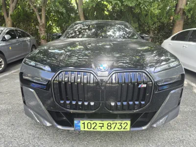 BMW i7