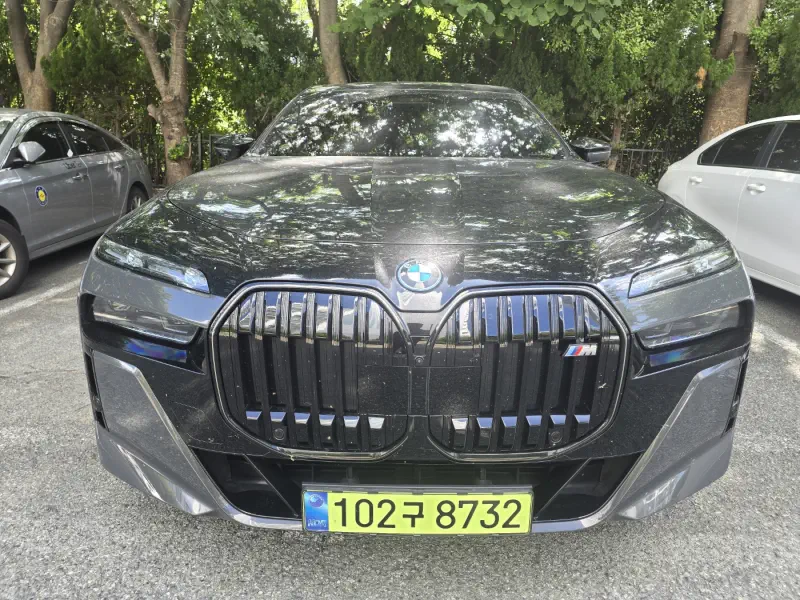 BMW i7