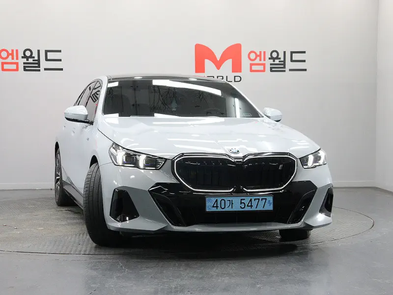 BMW i5