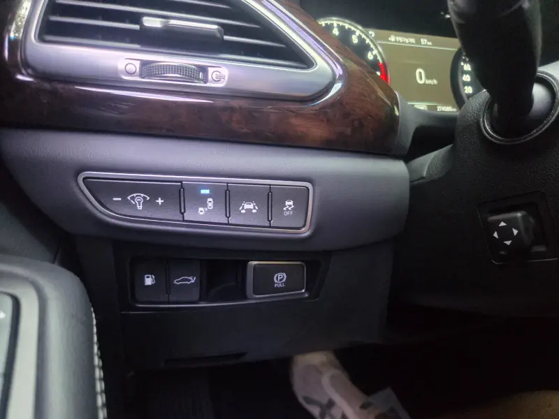 Genesis EQ900