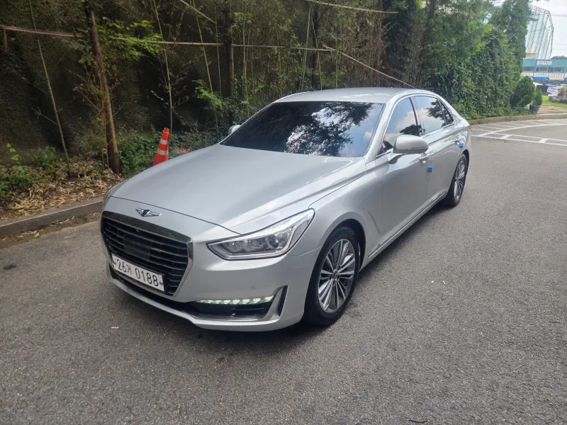 Genesis EQ900