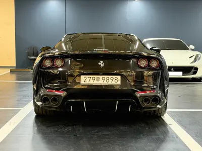 Ferrari 812