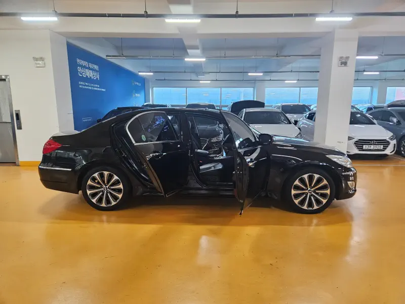 Hyundai Genesis