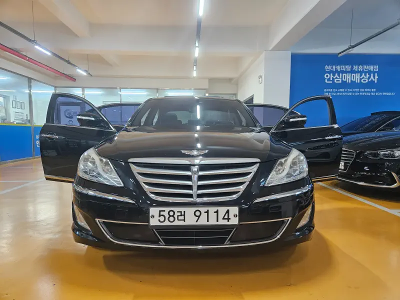 Hyundai Genesis