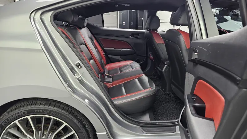 Hyundai AVANTE 2016 - фото 12