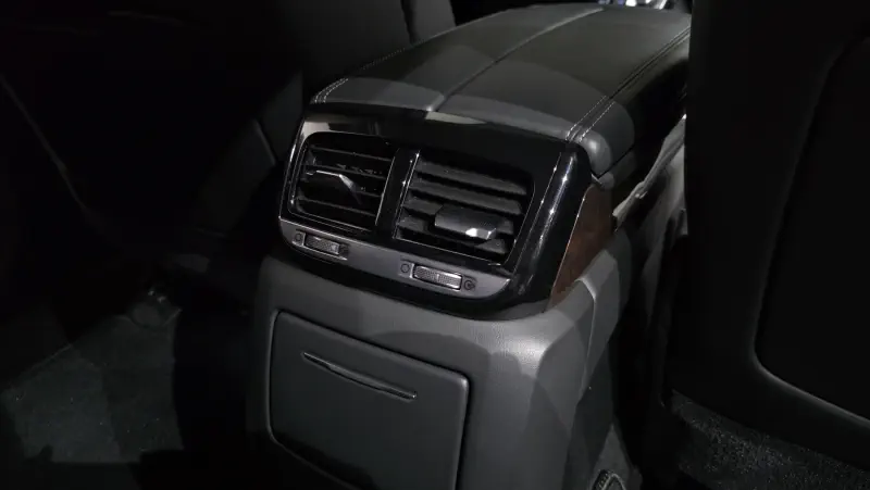 Genesis EQ900