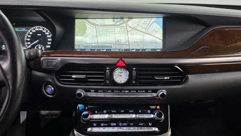Genesis EQ900
