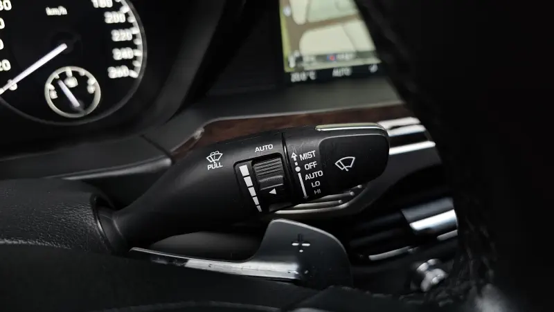 Genesis EQ900