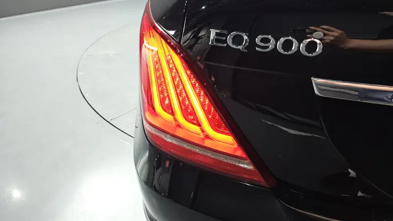 Genesis EQ900