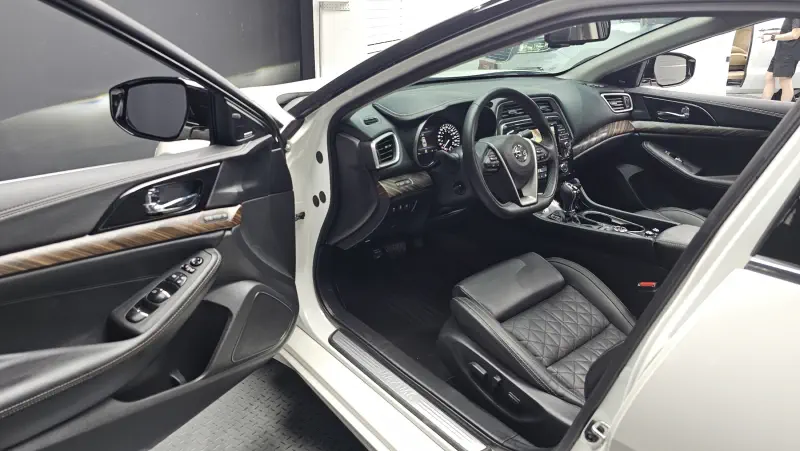 Nissan MAXIMA