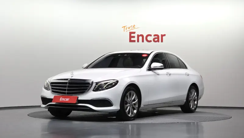 Mercedes-Benz E-Class 2016 - фото 1
