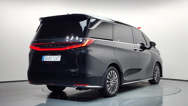 Lexus LM500h
