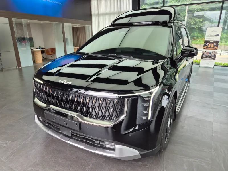 Kia Carnival 2025 - фото 1