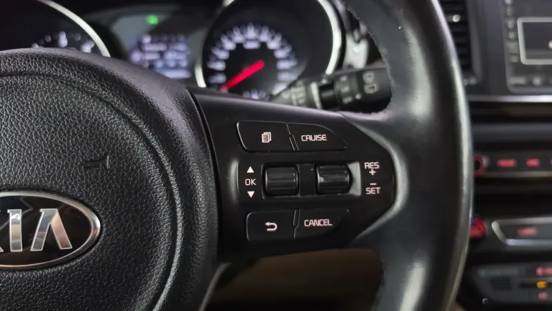 Kia Carnival 2016 - фото 19