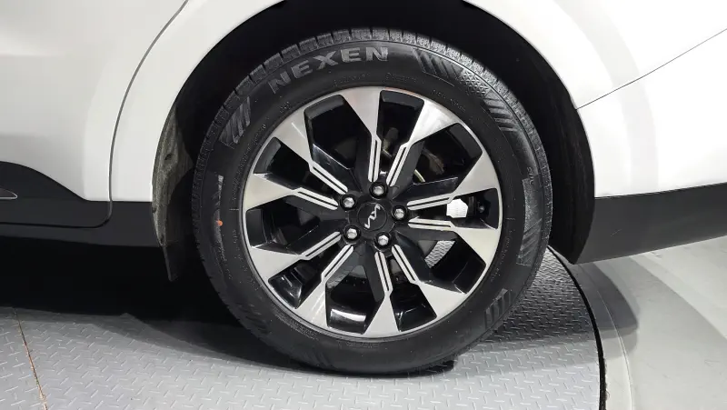 Kia Carnival 2023 - фото 21