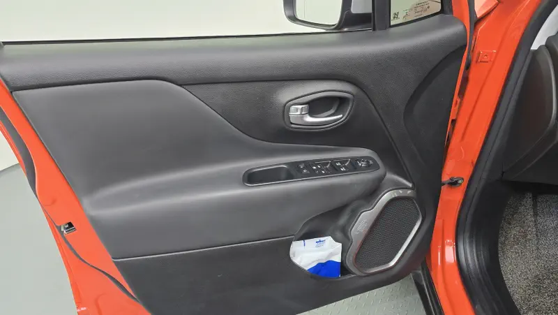 Jeep Renegade 2018 - фото 24