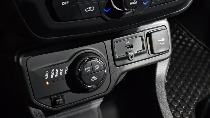 Jeep Renegade 2018 - фото 28