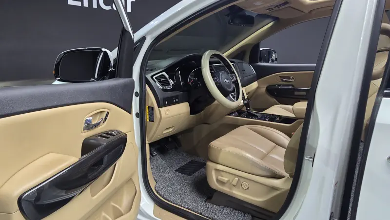 Kia Carnival 2016 - фото 10