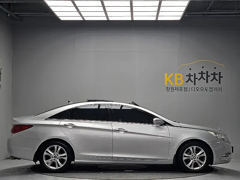 Hyundai Sonata 2009 - фото 3