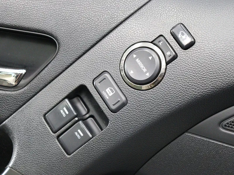 Hyundai Genesis 2011 - фото 13