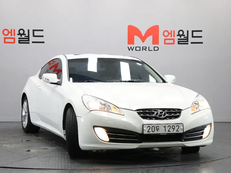 Hyundai Genesis 2011 - фото 2