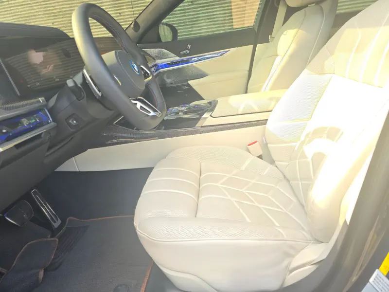 BMW i7