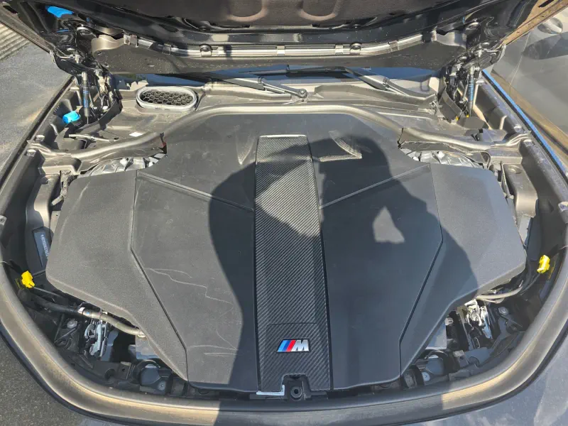 BMW i7