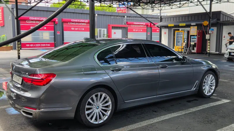 BMW 7-Series