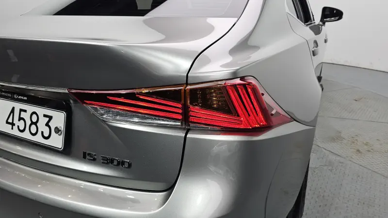 Lexus IS300
