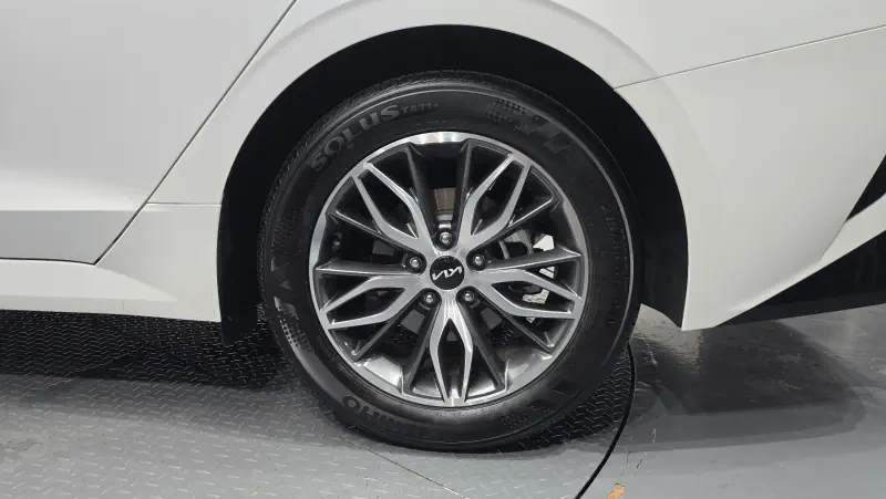 Kia K5 2023 - фото 20