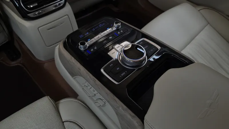 Genesis G90