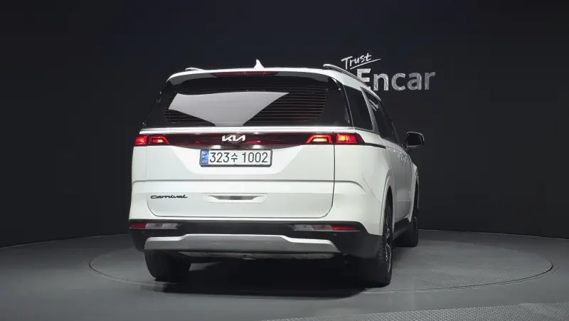 Kia Carnival 2021 - фото 4
