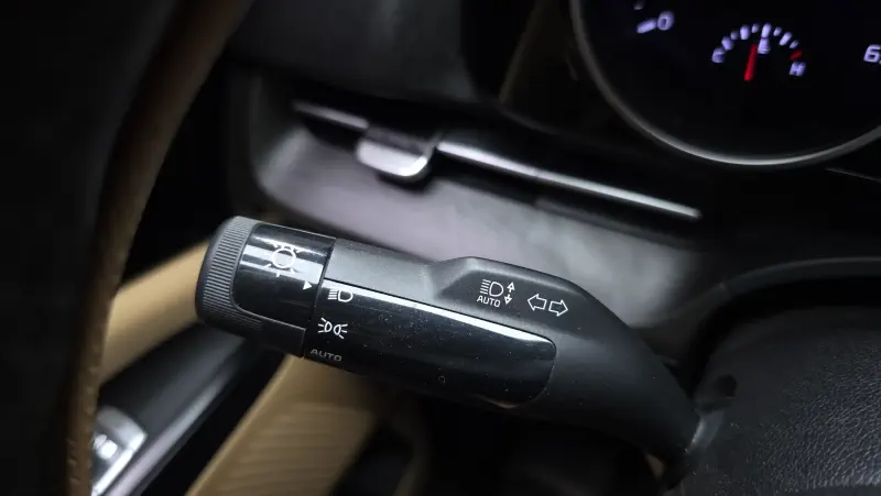 Kia Carnival 2021 - фото 19