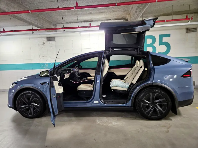 Tesla MODEL X