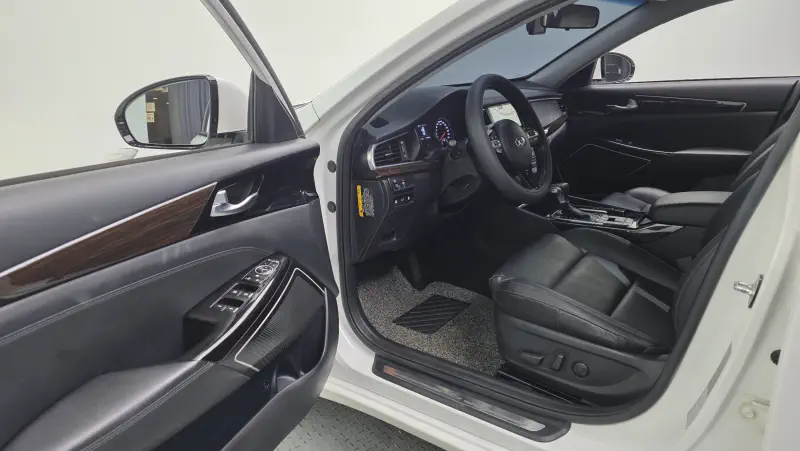 Kia K7 2018 - фото 11